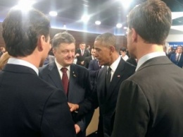 Появились фото встречи Петра Порошенко с Обамой и Меркель на полях саммита НАТО