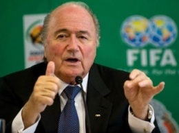 Экс-главе FIFA Блаттеру удалили часть уха из-за рака кожи