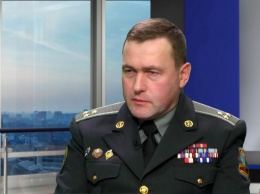 К украинской границе прибыли эшелоны с боевой техникой и живой силой для ввода в зону АТО, - Галушко