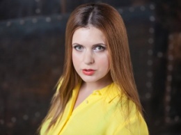 Актриса Анастасия Денисова опубликовала фото топлесс