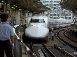 В Японии приостановили скоростные поезда