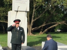 Дуда оценил шаг Порошенко, который встал на колени в память жертв Волынской трагедии