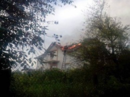 Молния чуть не сожгла жилой дом в Хмельницком