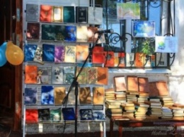 В Геническе заработала уличная библиотека (фото)