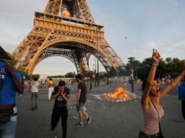 Полиция в Париже применила слезоточивый газ против фанатов