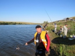 На чемпионате по рыбной ловле в Симферопольском районе победили рыбаки от партий «Единая Россия» и ЛДПР (ФОТО)