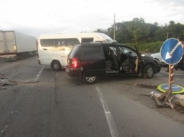 Легковушка столкнулась с автобусом в Киевской области, травмированы пять человек