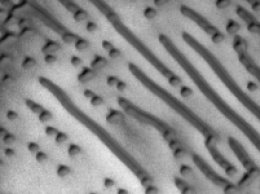 На марсианских дюнах нашли надпись: «NEE NED ZB6 TNN DEIBEDH»