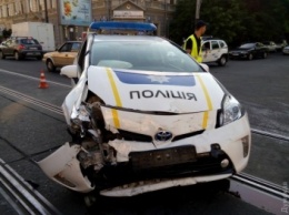 Тройное ДТП в центре Одессы: в полицейский «Приус» врезался внедорожник «Митсубиси» и перевернулся