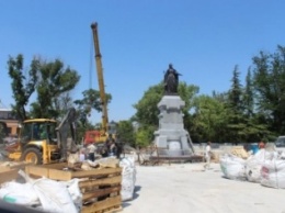 Рядом с памятником Екатерине II в Симферополе разместят кафе и детские площадки