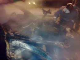 В Бердянске во дворе дома сожгли машину