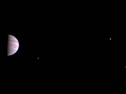 Juno передал первое фото Юпитера (фото)