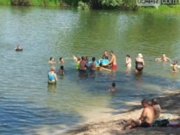 На Сумщине на озере перевернулся катамаран с детьми (ФОТО)