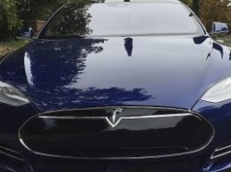 Tesla под давлением властей США из-за автопилота