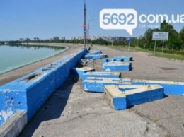 В Каменском демонтировали памятный знак "Днепродзержинская ГЭС"