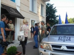 Скандал: украинские националисты из "Автомайдана" заблокировали в одесской гостинице политиков из Польши