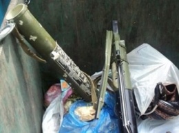В Мариуполе жители нашли в мусорном баке гранатомет