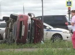 Водитель Suzuki Landy при повороте не пропустил Chaser, в ДТП пострадало три человека