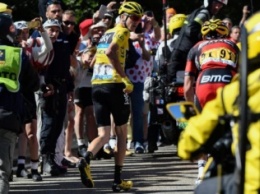Фрум добирался до финиша 12-го этапа Тур де Франс бегом трусцой и на трех велосипедах!