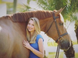 18-летняя дочь Стива Джобса покоряет мир конного спорта [фото]