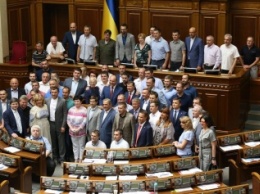 Кадр дня: Депутаты ВР ушли на летние каникулы (фото)