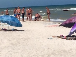 В Кирилловке на пляже спасали мужчину