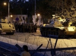 В ходе попытки военного переворота в Турции пострадали около 60 человек