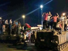 Военный переворот в Турции: 60 погибших, 600 задержанных