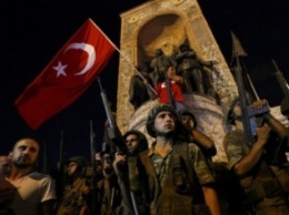 Исторический момент. В Турции произошла попытка военного переворота