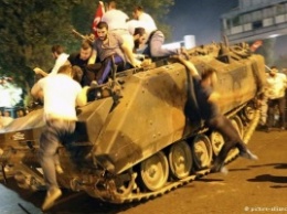 Революция в Турции: на улицах танки, в небе - истребители (ФОТО)