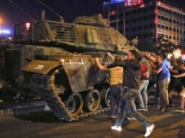 В Турции состоялась попытка военного переворота с танками, вертолетами и стрельбой