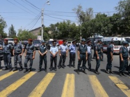 СНБ Армении назвала захват здания полиции в Ереване терактом