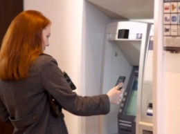 Владельцы iPhone смогут пользоваться банкоматами без пластиковых карт при помощи отпечатков пальцев
