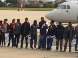 Шесть беженцев из Эритреи прибыли в Латвию по квотам ЕС