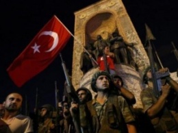 Турецкий военный устроил стрельбу возле суда в Анкаре