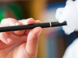 Ученые установили, что привлекает подростков в электронных сигаретах