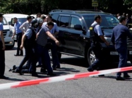 В Алма-Ате умер четвертый полицейский, раненный при нападении