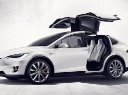 Tesla показала свой новый кроссовер Tesla Model X