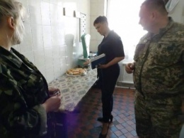 Савченко снова потянуло в тюрьму - она посетила карцер и раздала зэкам свои книжки