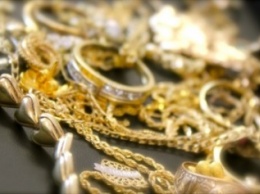 В Кировоградской области женщина похитила золотые украшения