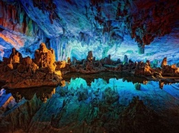 В Китае под землей оказалась пещера