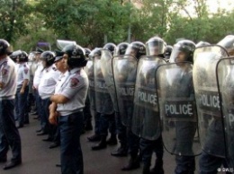 В Ереване произошли столкновения демонстрантов с полицией
