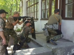 Под Мариуполем полицейские боролись с террористами-подрывниками (ФОТО)