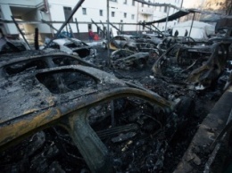 В Москве на автостоянке сгорело 8 автомобилей