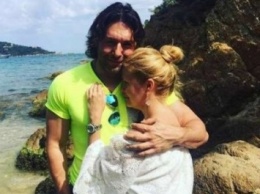 Андрей Малахов вместе с супругой посетил известный нудистский пляж во Франции