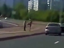 В Москве стритрейсер на Ferrari пнул пенсионера, переходившего дорогу