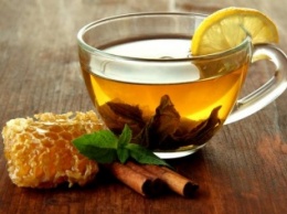 Теряет ли мед свои свойства в горячем чае?