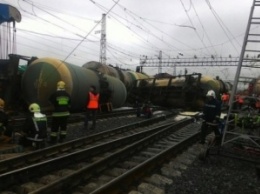 Пять груженых вагонов сошли с рельсов в Санкт-Петербурге