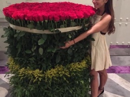 Анна Седокова получила 1000 роз от нового ухажера
