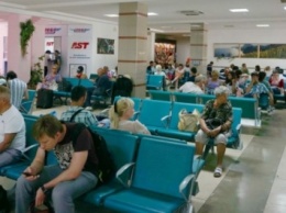 В Симферопольском аэропорту отменяют и задерживают рейсы